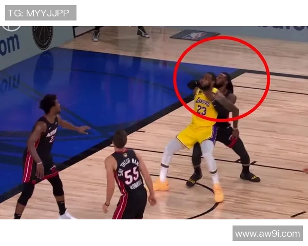 尼克斯与热火激战正酣球迷期待季后赛的精彩对决与历史重演